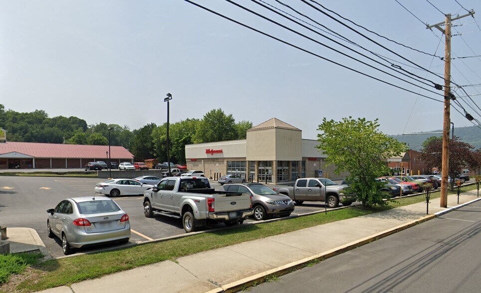 150 W Main St, Romney, WV à vendre - Photo principale - Image 1 de 1