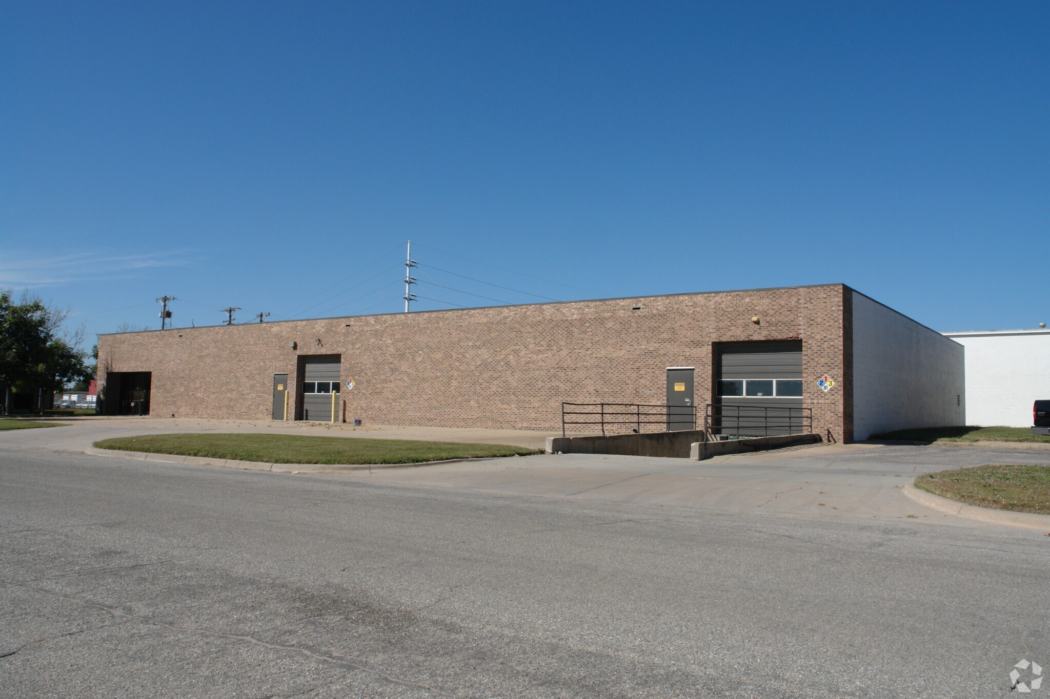 2106 E Industrial St, Wichita, KS à louer Photo principale- Image 1 de 10