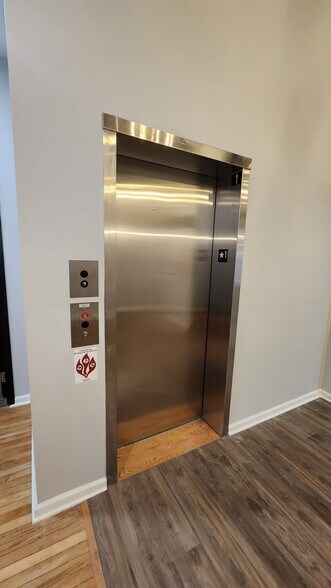 81 N Main, Mount Clemens, MI à louer - Photo intérieure - Image 3 de 14