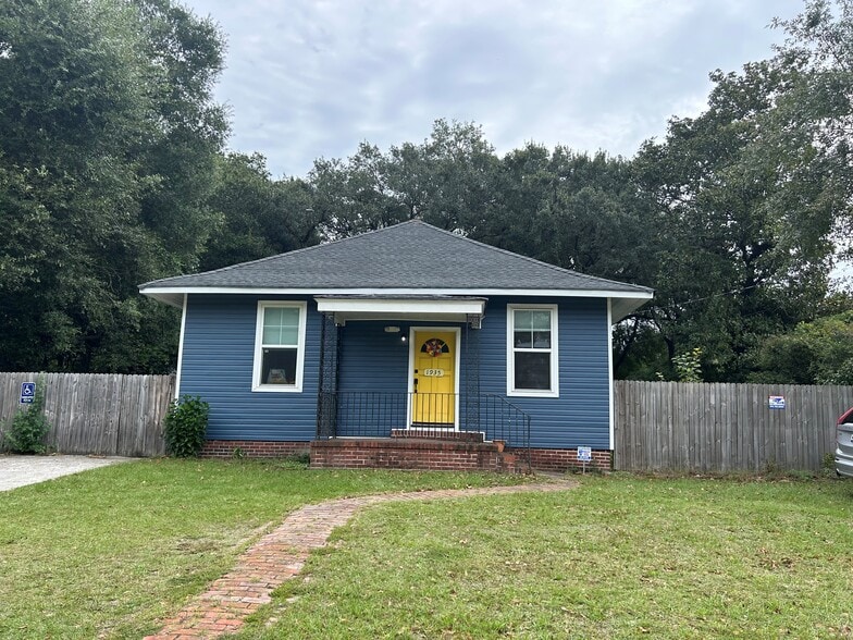 1935 Cosgrove Ave, North Charleston, SC for sale - Building Photo - Image 2 of 4