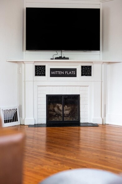 710 W Ludington Ave, Ludington, MI for sale - Interior Photo - Image 2 of 16