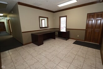 386 Meridian Parke Ln, Greenwood, IN for lease Interior Photo- Image 2 of 21