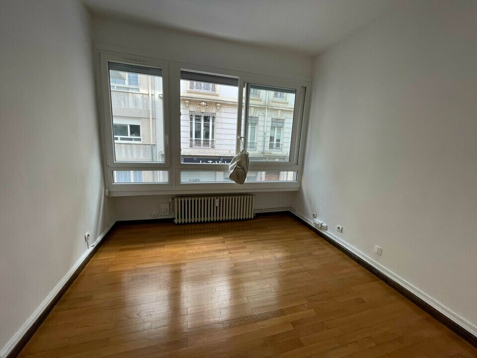 Office in Lyon for lease Interior Photo- Image 1 of 7