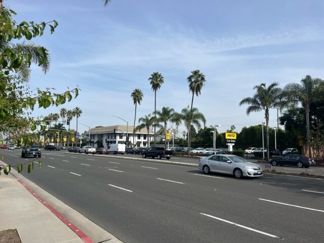 3130 Harbor Blvd, Costa Mesa, CA à vendre - Photo du bâtiment - Image 2 de 6