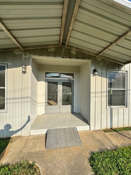 916 N Longview St, Kilgore, TX for sale - Building Photo - Image 2 of 24