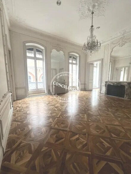 15 Rue D'Alsace Lorraine, Toulouse à louer - Photo du bâtiment - Image 1 de 5