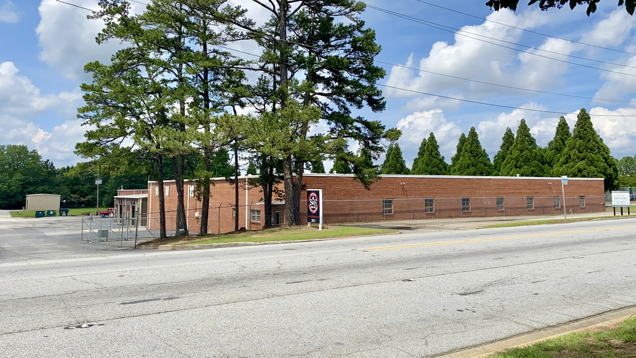 2411 Sullivan Rd, College Park, GA à louer Photo du bâtiment- Image 1 de 16