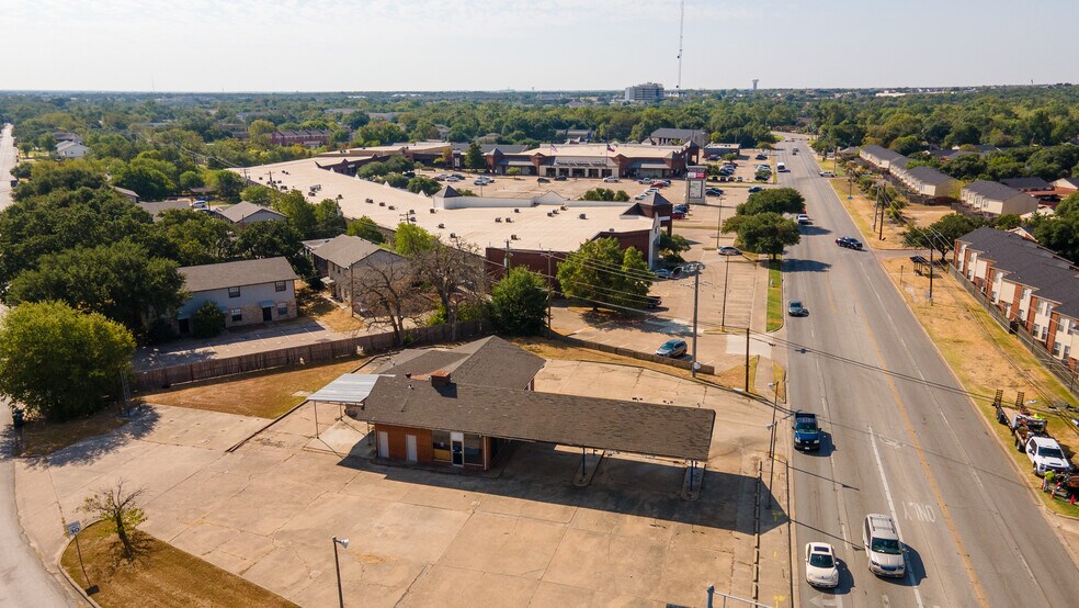 3901 E 29th St, Bryan, TX à louer - Photo du bâtiment - Image 3 de 8