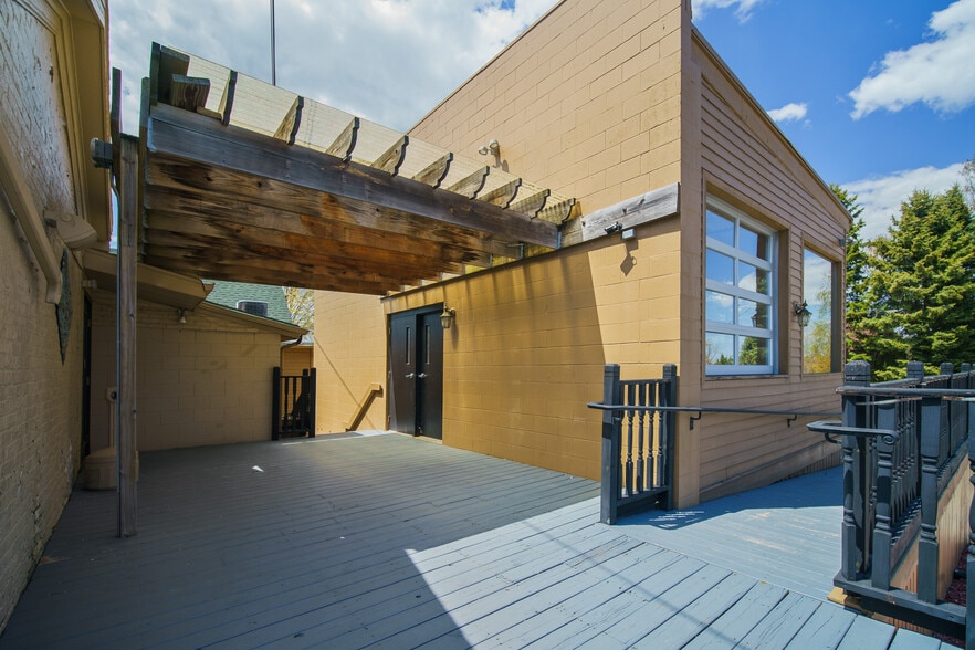 2204 Washington St, Manitowoc, WI à vendre - Photo du bâtiment - Image 2 de 26