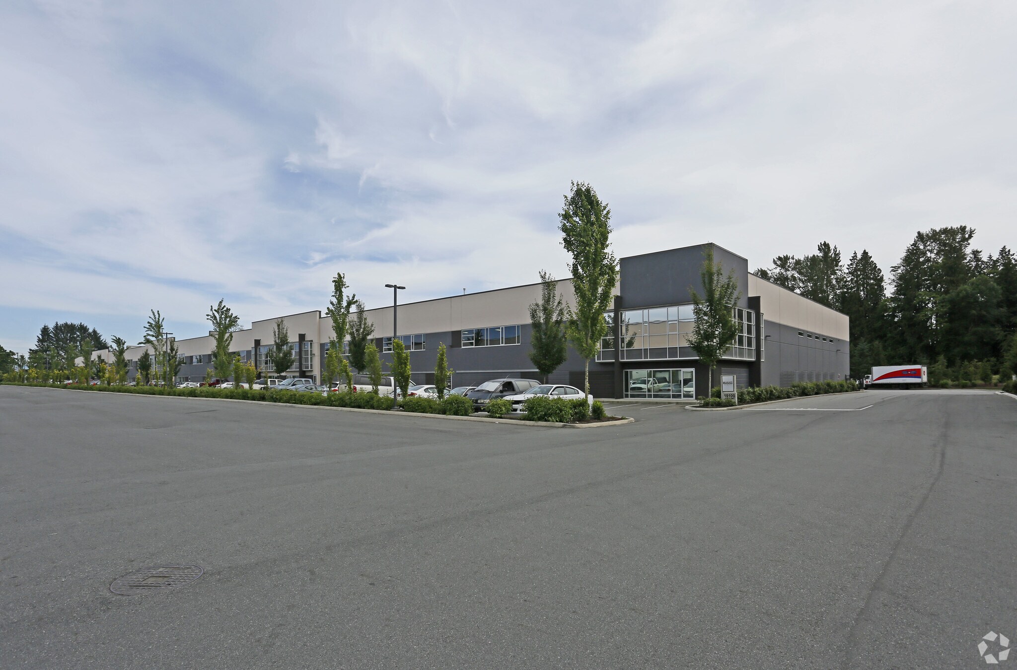 19100 Airport Way, Pitt Meadows, BC à louer Photo principale- Image 1 de 11