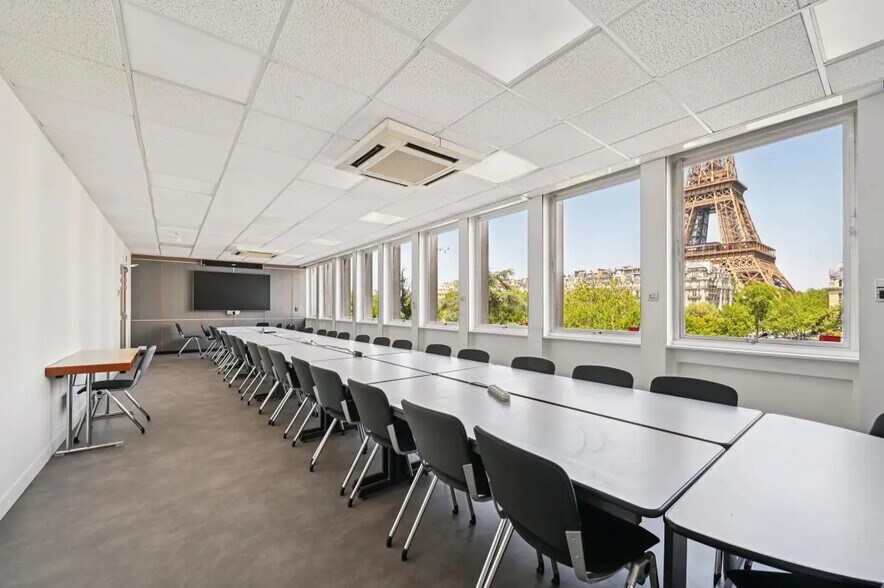 16 Rue Jean Rey, Paris à louer - Photo du bâtiment - Image 3 de 14