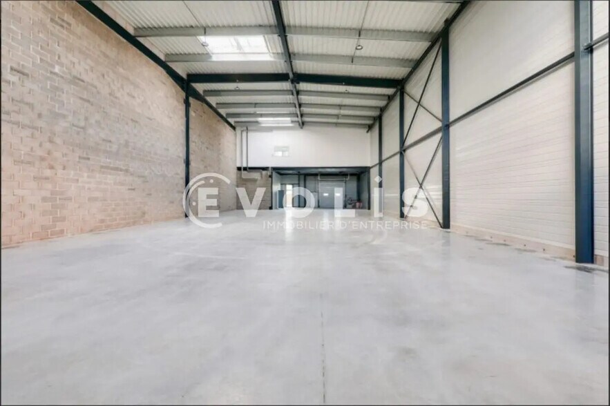 4 Rue Diderot, Saint-Michel-sur-Orge for lease - Interior Photo - Image 2 of 8