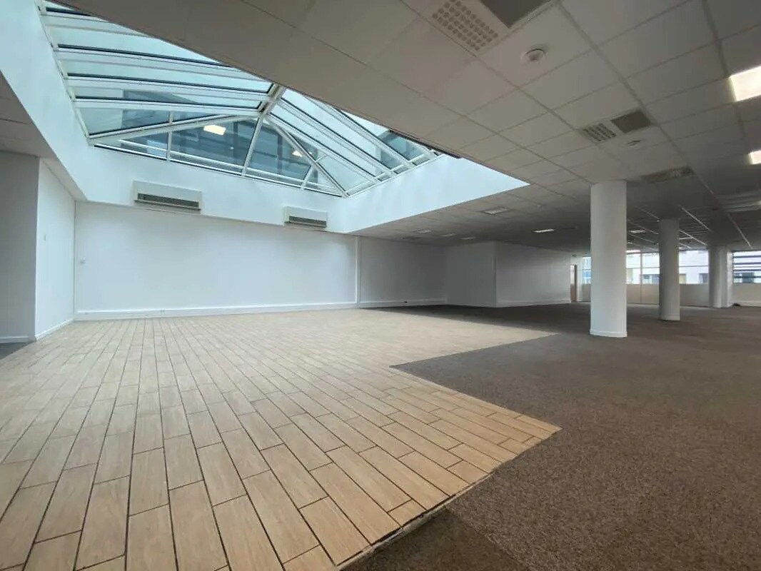 Bureau dans Lyon à louer Photo du bâtiment- Image 1 de 1