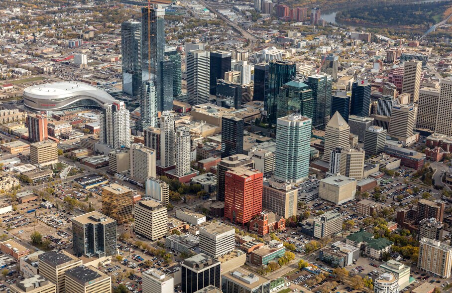 10233 Jasper Ave NW, Edmonton, AB à vendre - Photo du bâtiment - Image 2 de 3