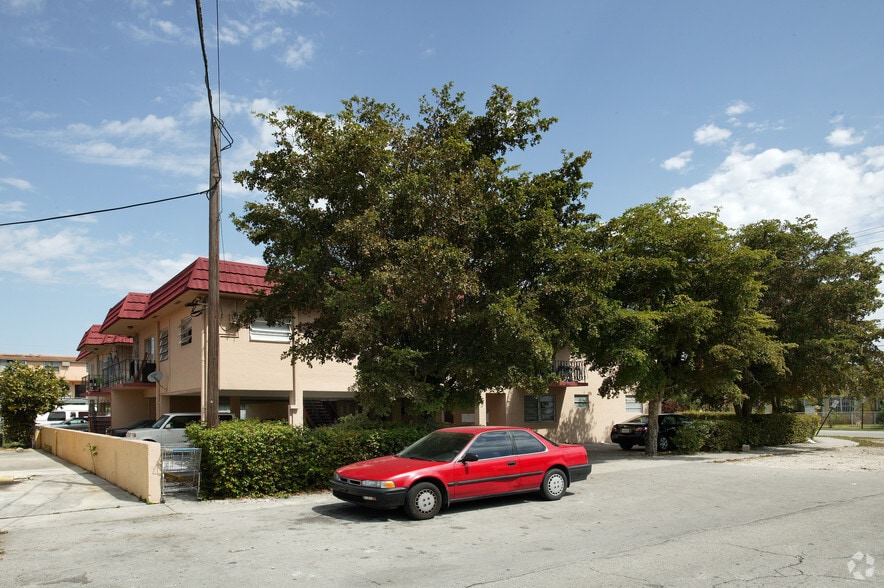 2712 W 10th Ave, Hialeah, FL à louer - Photo du bâtiment - Image 2 de 2