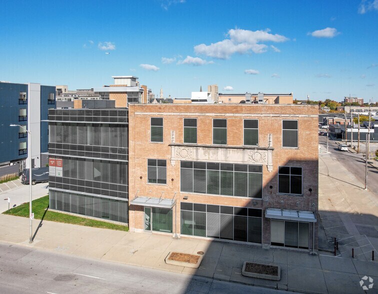 550 E Washington St, Indianapolis, IN à louer - Photo du bâtiment - Image 2 de 2