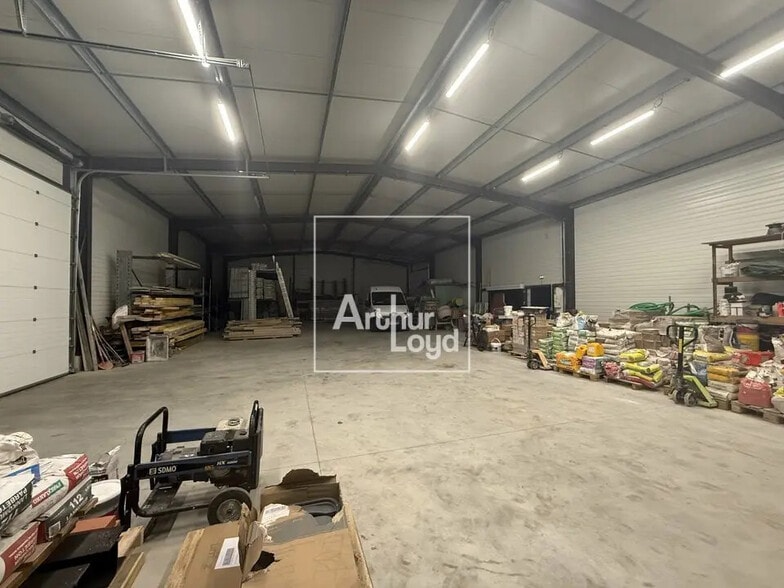 Local d'activités dans Varennes-sur-Seine à vendre - Photo intérieure - Image 2 de 9