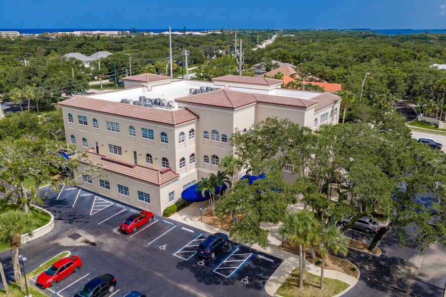 1701 Highway A1A, Vero Beach, FL à louer - Photo du bâtiment - Image 3 de 18