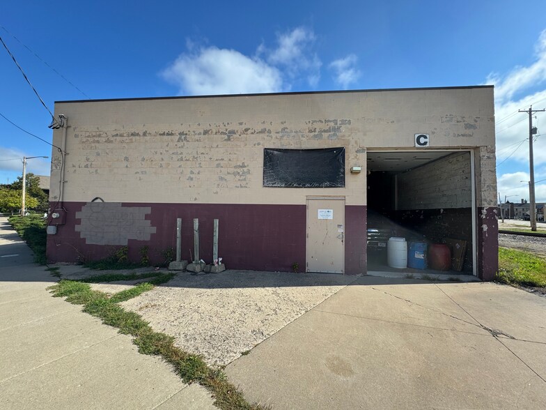 311 N Superior St, Appleton, WI à vendre - Photo du bâtiment - Image 2 de 12