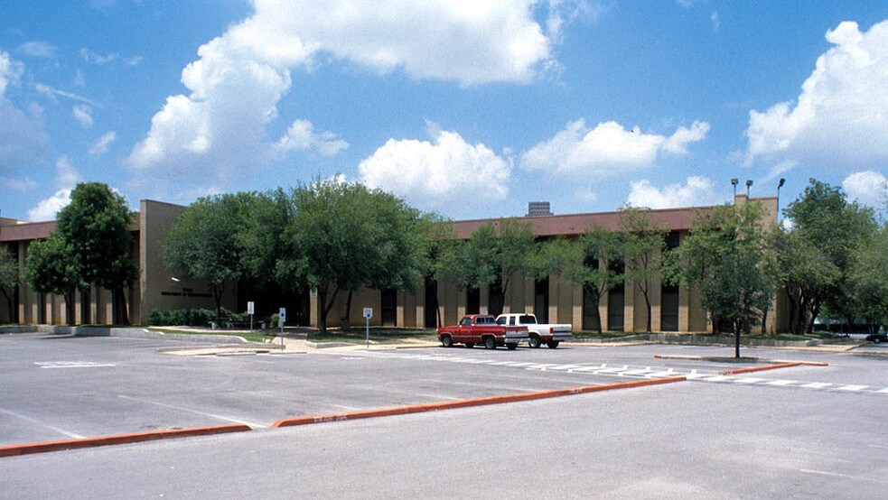 118 E Riverside Dr, Austin, TX à louer - Photo du bâtiment - Image 2 de 9