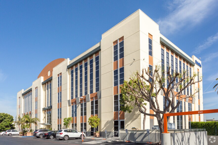 1600 Rosecrans Ave, Manhattan Beach, CA à louer - Photo du bâtiment - Image 1 de 7