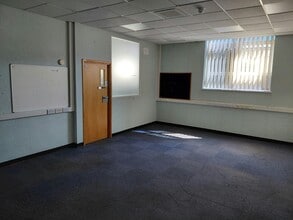7-9 Cremyll Rd, Reading for lease Interior Photo- Image 2 of 3