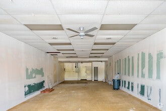 7702-7760 Spalding Dr, Norcross, GA à louer Photo intérieure- Image 1 de 2