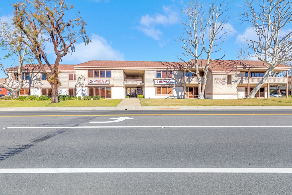 601 E Daily Dr, Camarillo, CA for lease Primary Photo- Image 1 of 9