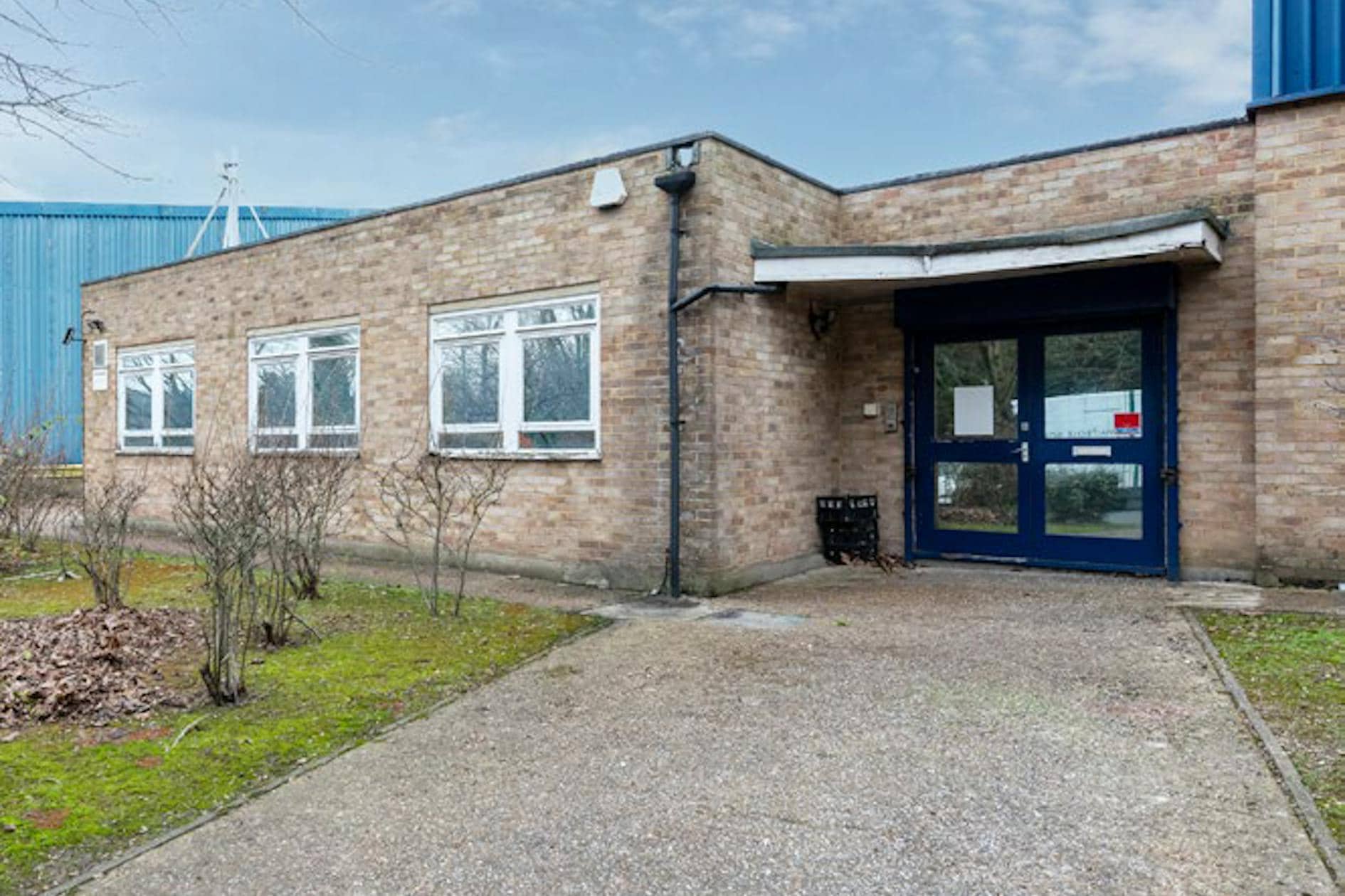 Redlands, Coulsdon for lease Building Photo- Image 1 of 4