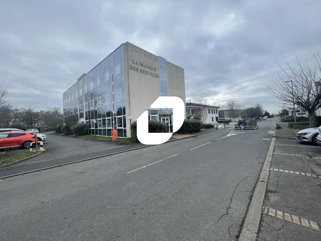Office in Villejust for lease Building Photo- Image 1 of 11