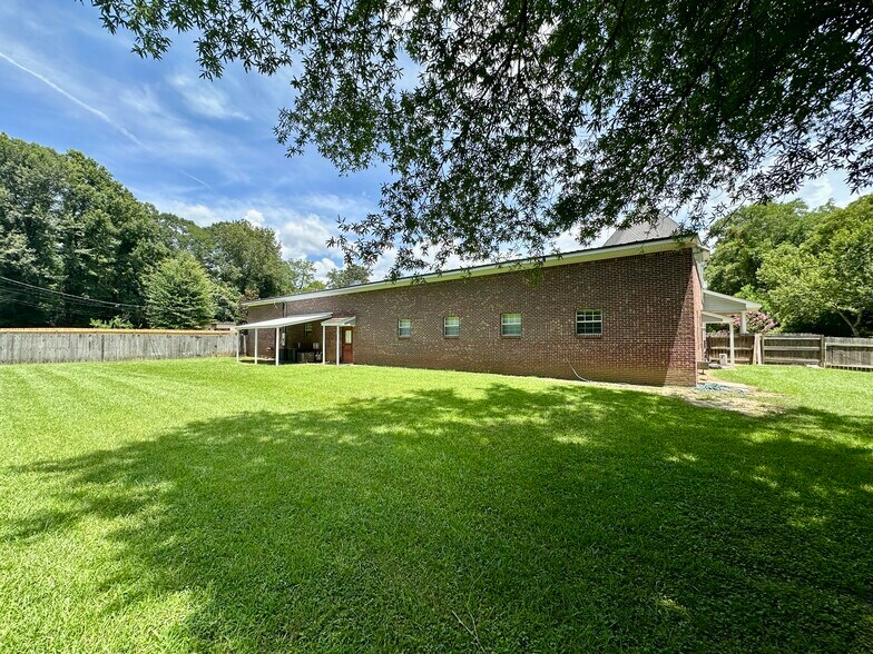 807 Monroe St, Clinton, MS à vendre - Photo du bâtiment - Image 3 de 21