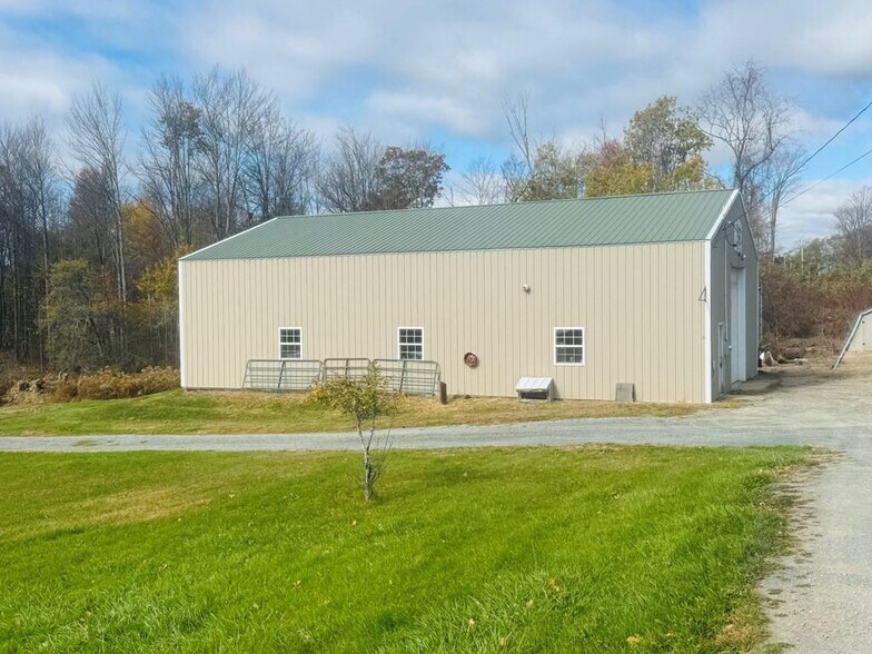 4821 Berwick Tpke, Columbia Cross Roads, PA à louer - Photo du bâtiment - Image 3 de 9