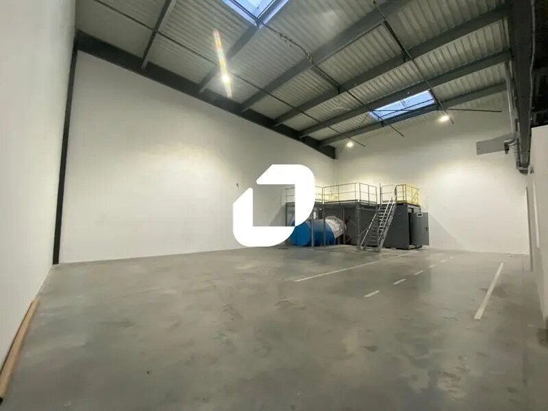 Flex in Villeneuve-la-Garenne for lease Interior Photo- Image 1 of 16