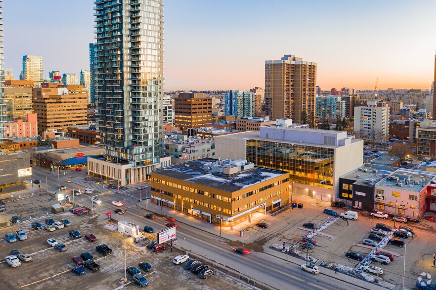 707 10th Ave SW, Calgary, AB à louer - Aérien - Image 2 de 4