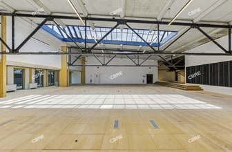 Office in Saint-Ouen-sur-Seine for lease Interior Photo- Image 2 of 6