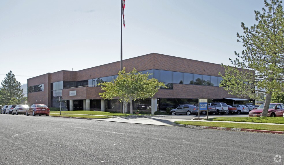 995 W Levoy Dr, Taylorsville, UT à louer - Photo du bâtiment - Image 2 de 3