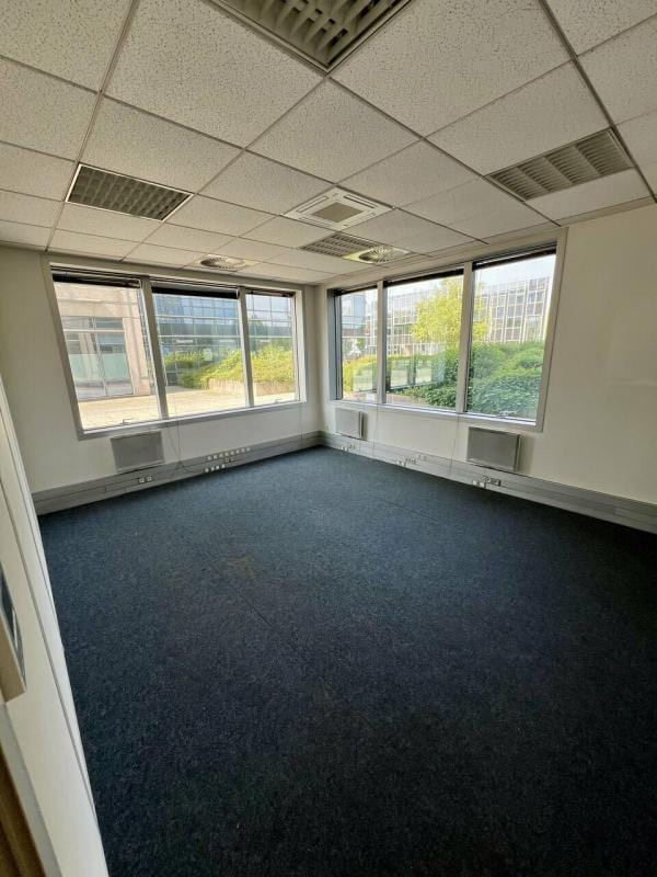 Office in Villepinte for lease Interior Photo- Image 1 of 10