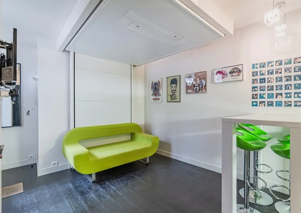 9 Rue De Crussol, Paris for sale Interior Photo- Image 1 of 7