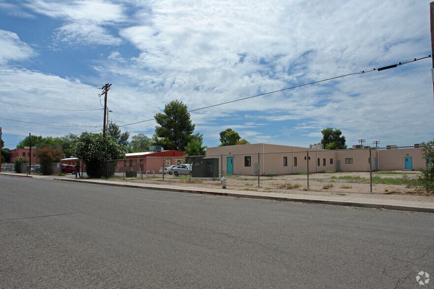 2700 S 8th Ave, Tucson, AZ à vendre - Photo du bâtiment - Image 2 de 39