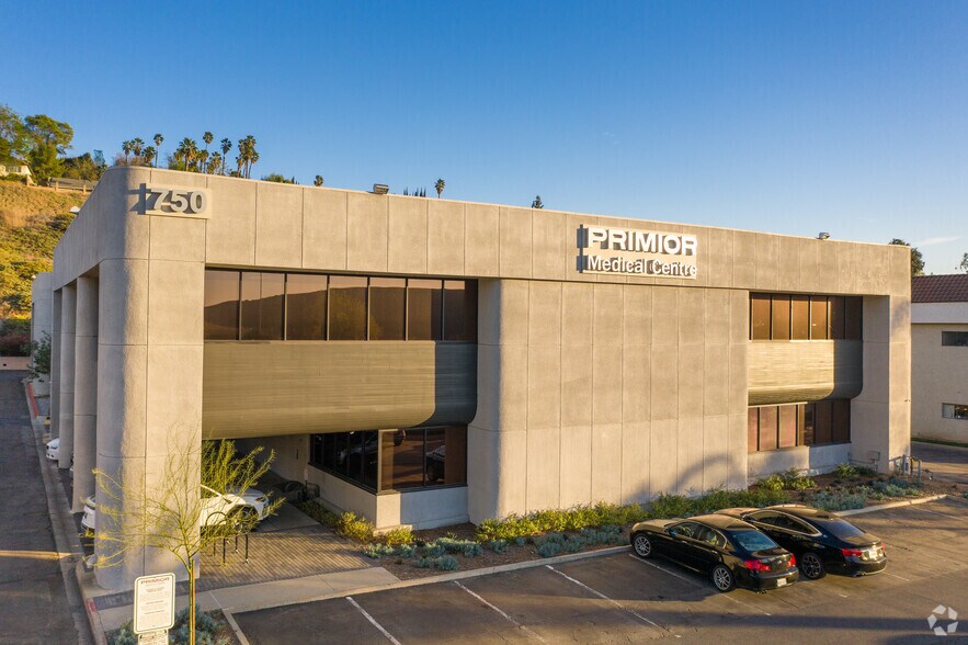 750 N Diamond Bar Blvd, Diamond Bar, CA à louer - Photo du bâtiment - Image 3 de 38