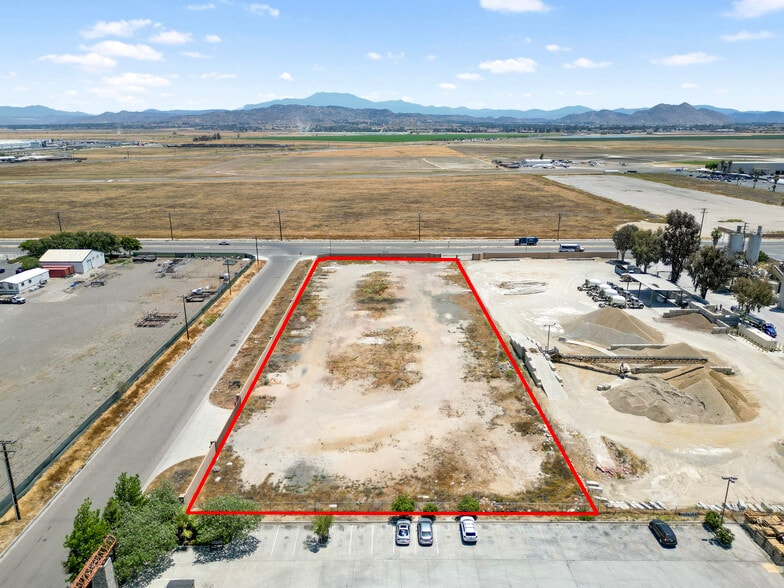 1980 Goetz Rd, Perris, CA for lease - Building Photo - Image 2 of 12