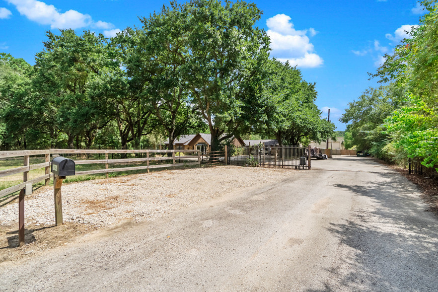 12943 Spring Cypress Rd, Tomball, TX à vendre - Photo du bâtiment - Image 3 de 23