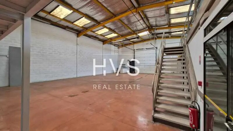 Flex in Vitrolles for lease - Interior Photo - Image 3 of 9