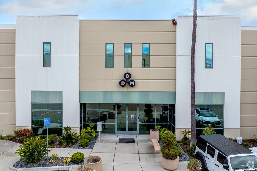 13860 Stowe Dr, Poway, CA à vendre - Photo du bâtiment - Image 3 de 8