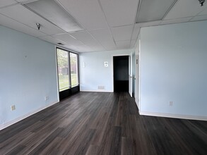 153-154 Patchen Dr, Lexington, KY for lease Interior Photo- Image 2 of 5