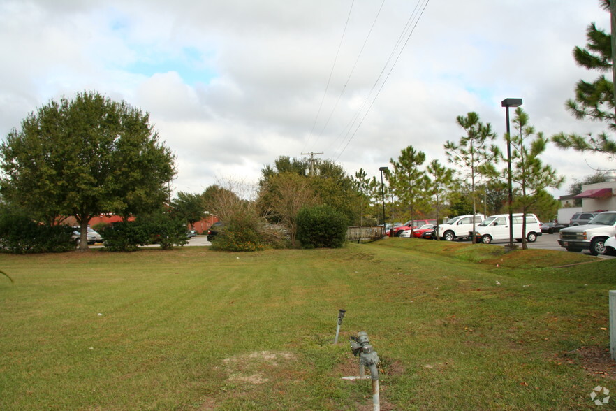 700 E Bloomingdale Ave, Brandon, FL for sale - Primary Photo - Image 1 of 1