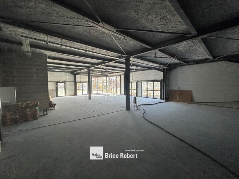 Flex in Decines Charpieu for sale - Interior Photo - Image 2 of 6