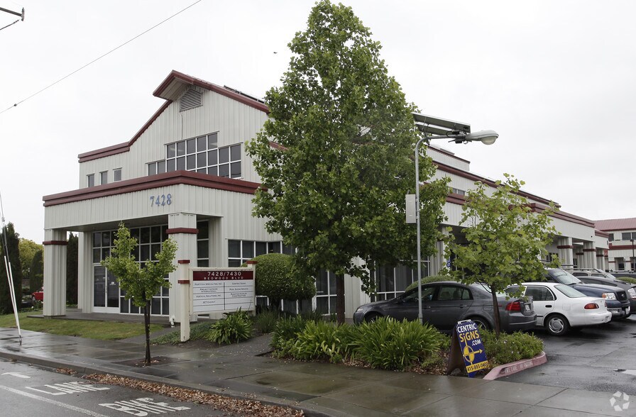 7428 Redwood Blvd, Novato, CA à louer - Photo principale - Image 1 de 10