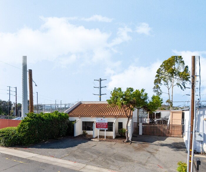 1944 Commercial St, Escondido, CA for lease - Building Photo - Image 2 of 10