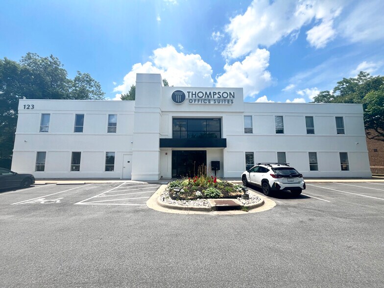 123 S Lynnhaven Rd, Virginia Beach, VA à louer - Photo du bâtiment - Image 1 de 32